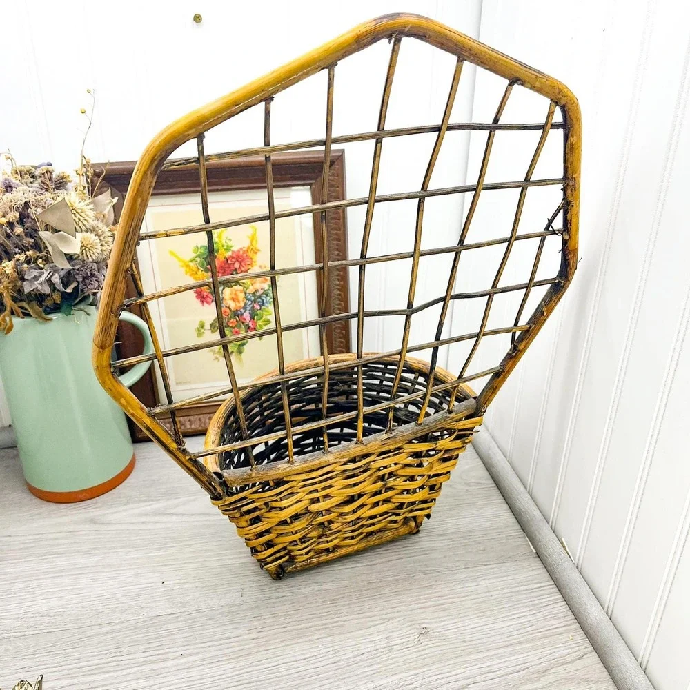 Peacock Wicker Wall Basket with Bamboo Trim‎